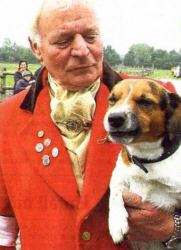 Master Josef Vos mit seinem kleinen Jack Russell Freddy